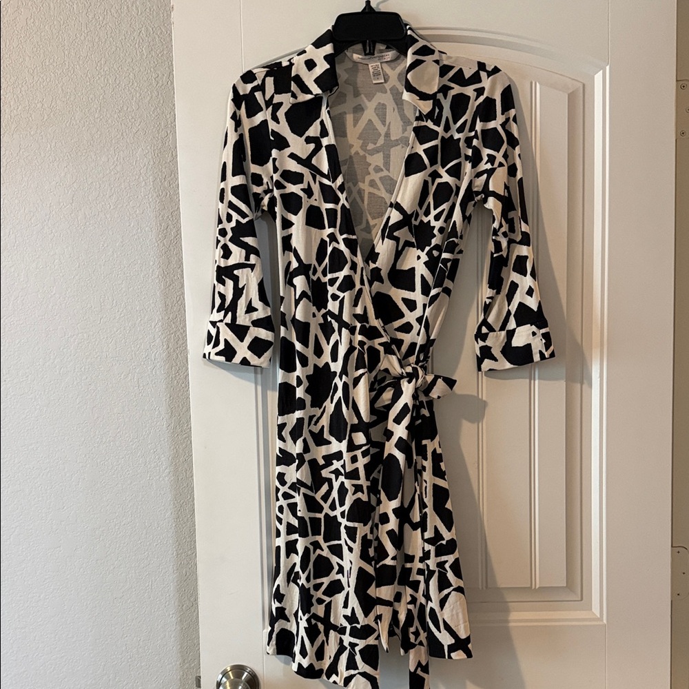 Vintage Diane Von Furstenberg Black and White Justin Abstract Wrap Dress